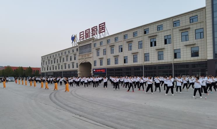 勝管曹縣運營中心為弘揚全民健身運動，竟組建了一支“400人舞團”